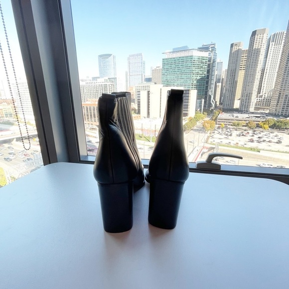 Marc Fisher Mayden Black Leather Sleek Western Pointed Leather Boots Size 10 - Picture 3 of 5